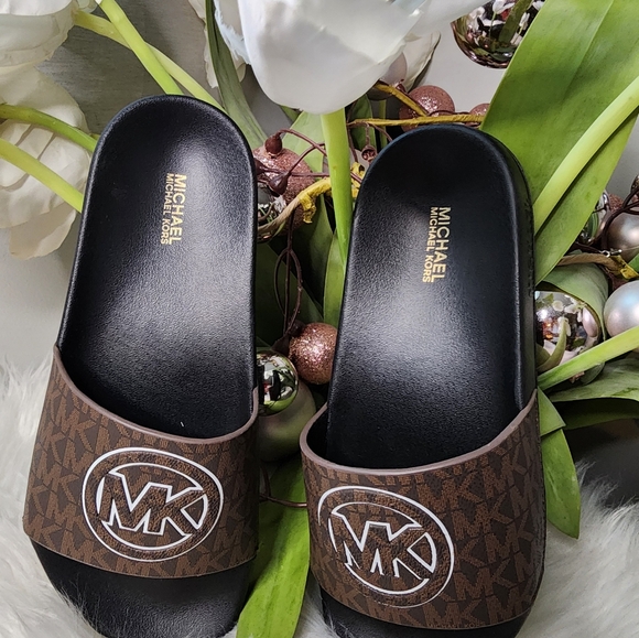 Michael Kors Women's Slides brand new - Picture 7 of 7